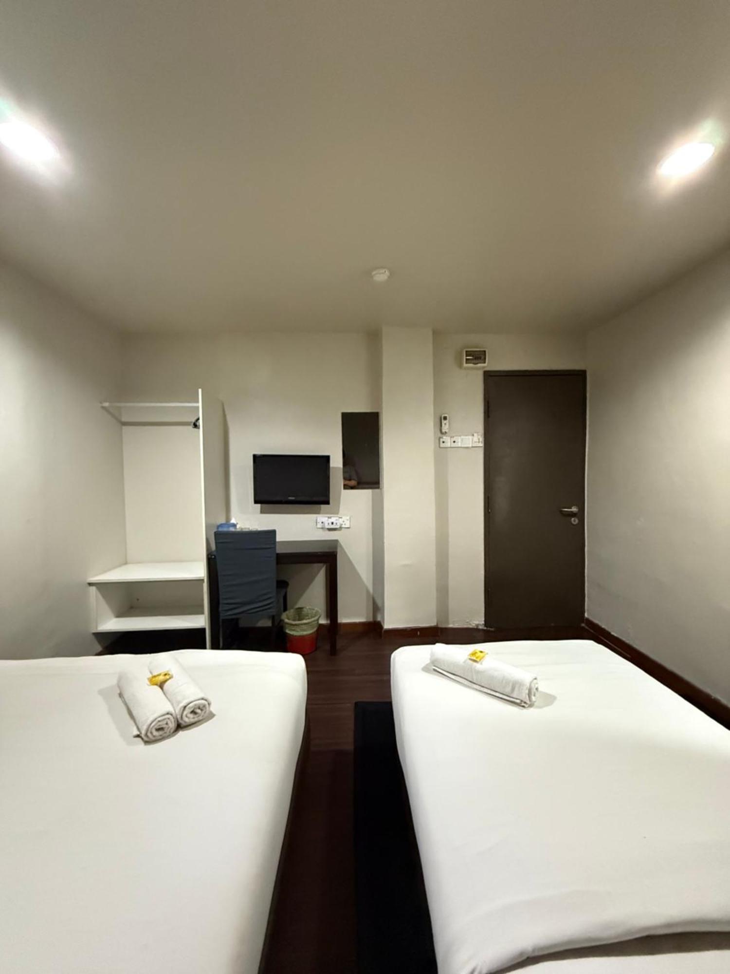 1St Living Subang Hotel Subang Jaya Exterior photo
